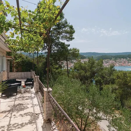 Lovely In With Jacuzzi Holiday home