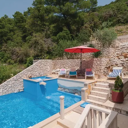 Lovely In With Jacuzzi Holiday home